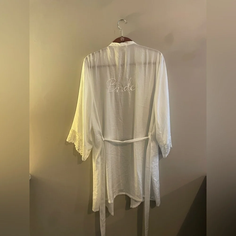 Bride Embroidered White Lace Robe No Tag - Picture 4 of 5